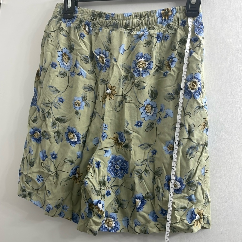 New Look Green and Blue Flat Front Shorts - Picture 4 of 7